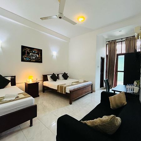 Hotel Blue Bird เนกอมโบ ภายนอก รูปภาพ