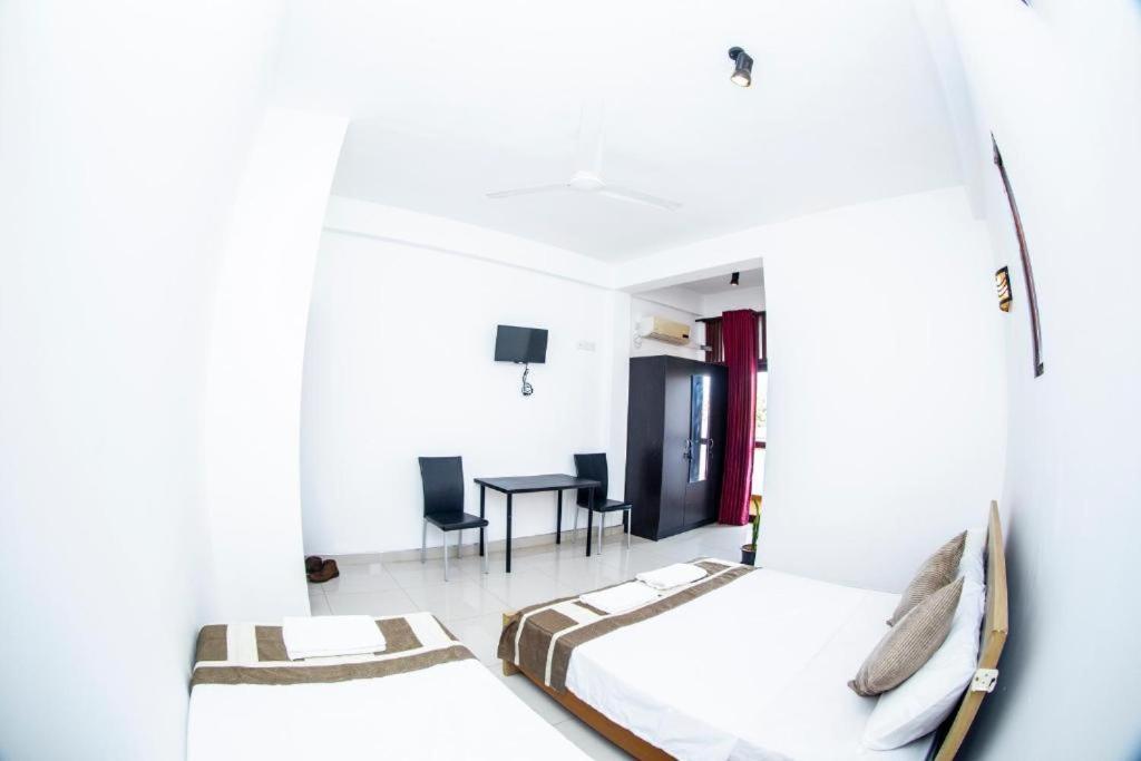 Hotel Blue Bird เนกอมโบ ภายนอก รูปภาพ