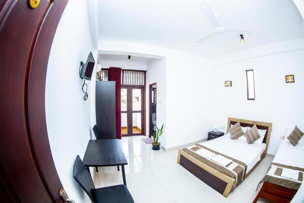 Hotel Blue Bird เนกอมโบ ภายนอก รูปภาพ
