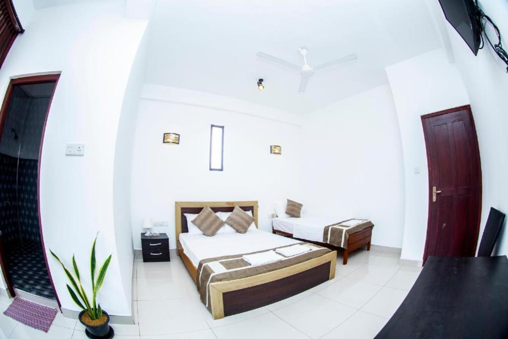 Hotel Blue Bird เนกอมโบ ภายนอก รูปภาพ