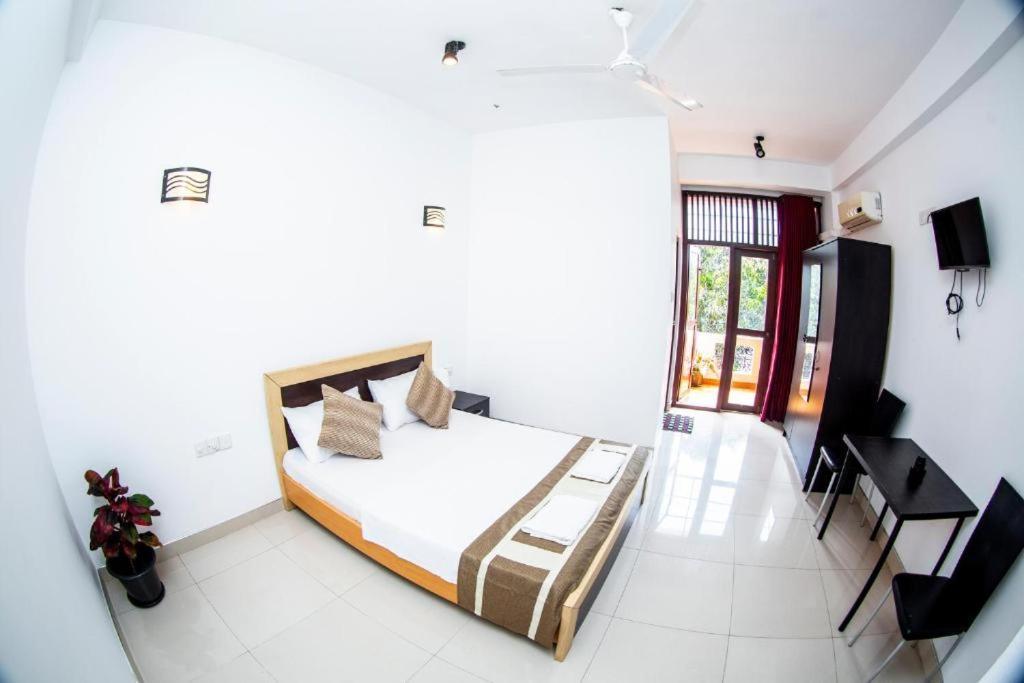Hotel Blue Bird เนกอมโบ ภายนอก รูปภาพ