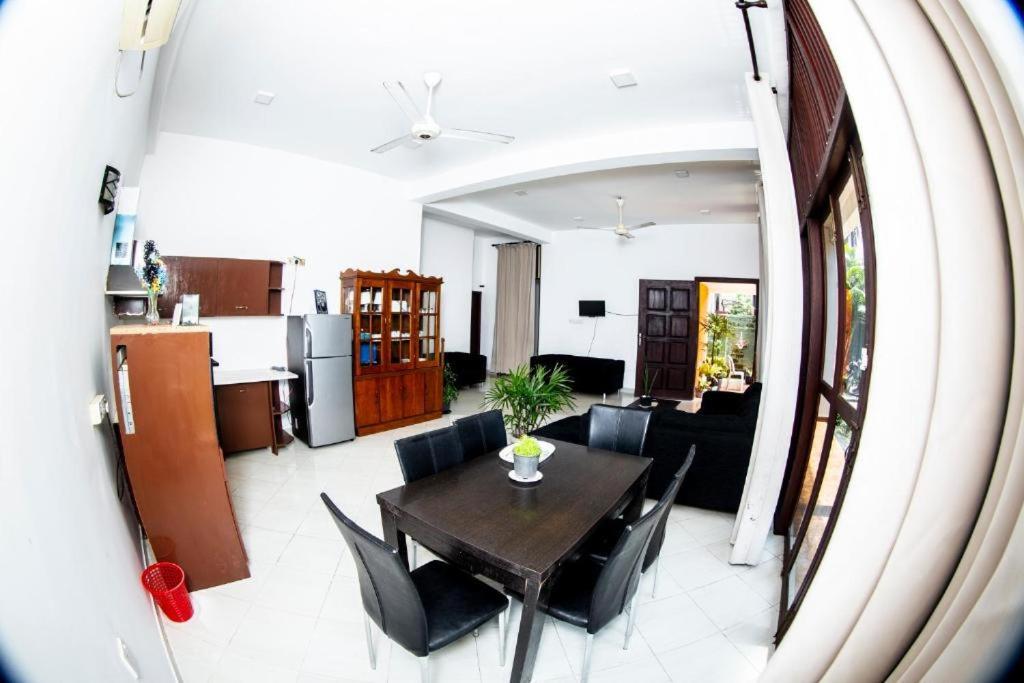 Hotel Blue Bird เนกอมโบ ภายนอก รูปภาพ