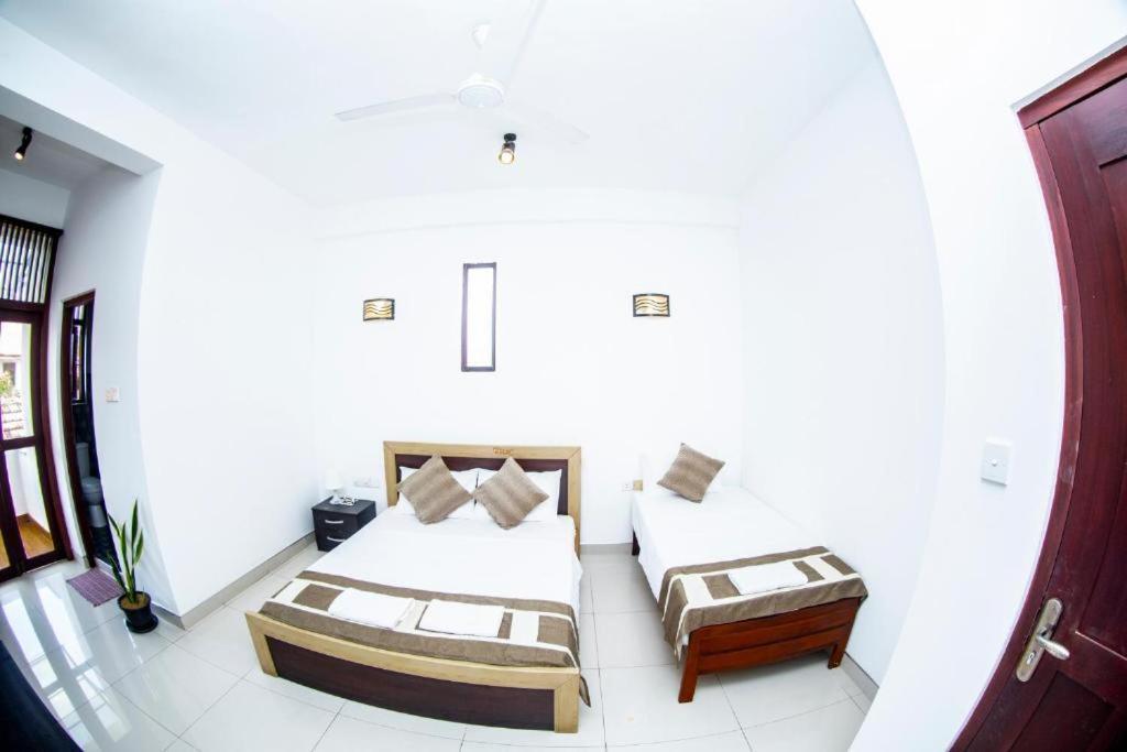 Hotel Blue Bird เนกอมโบ ภายนอก รูปภาพ