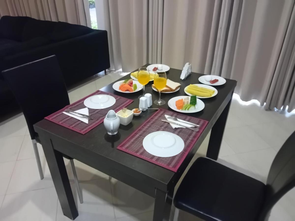 Hotel Blue Bird เนกอมโบ ภายนอก รูปภาพ