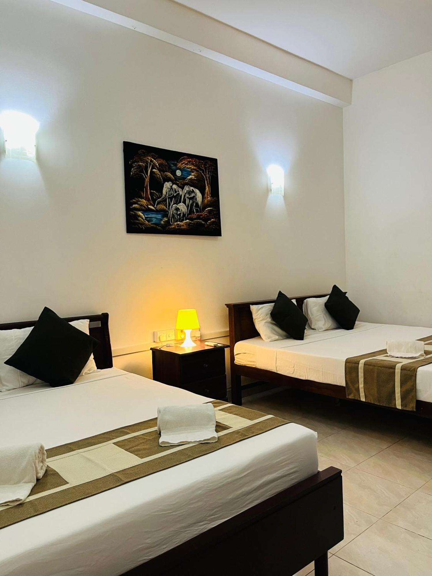 Hotel Blue Bird เนกอมโบ ภายนอก รูปภาพ