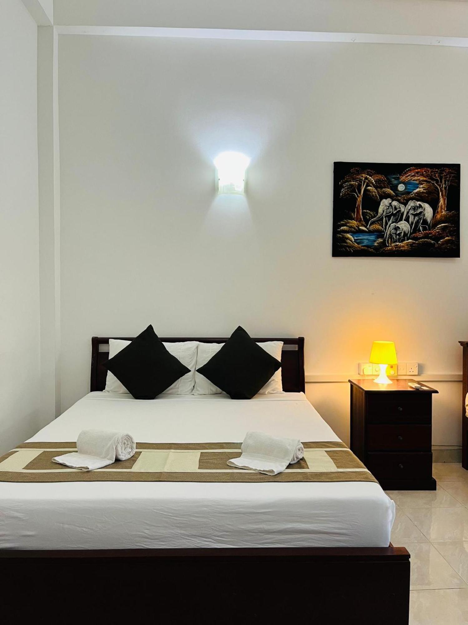 Hotel Blue Bird เนกอมโบ ภายนอก รูปภาพ