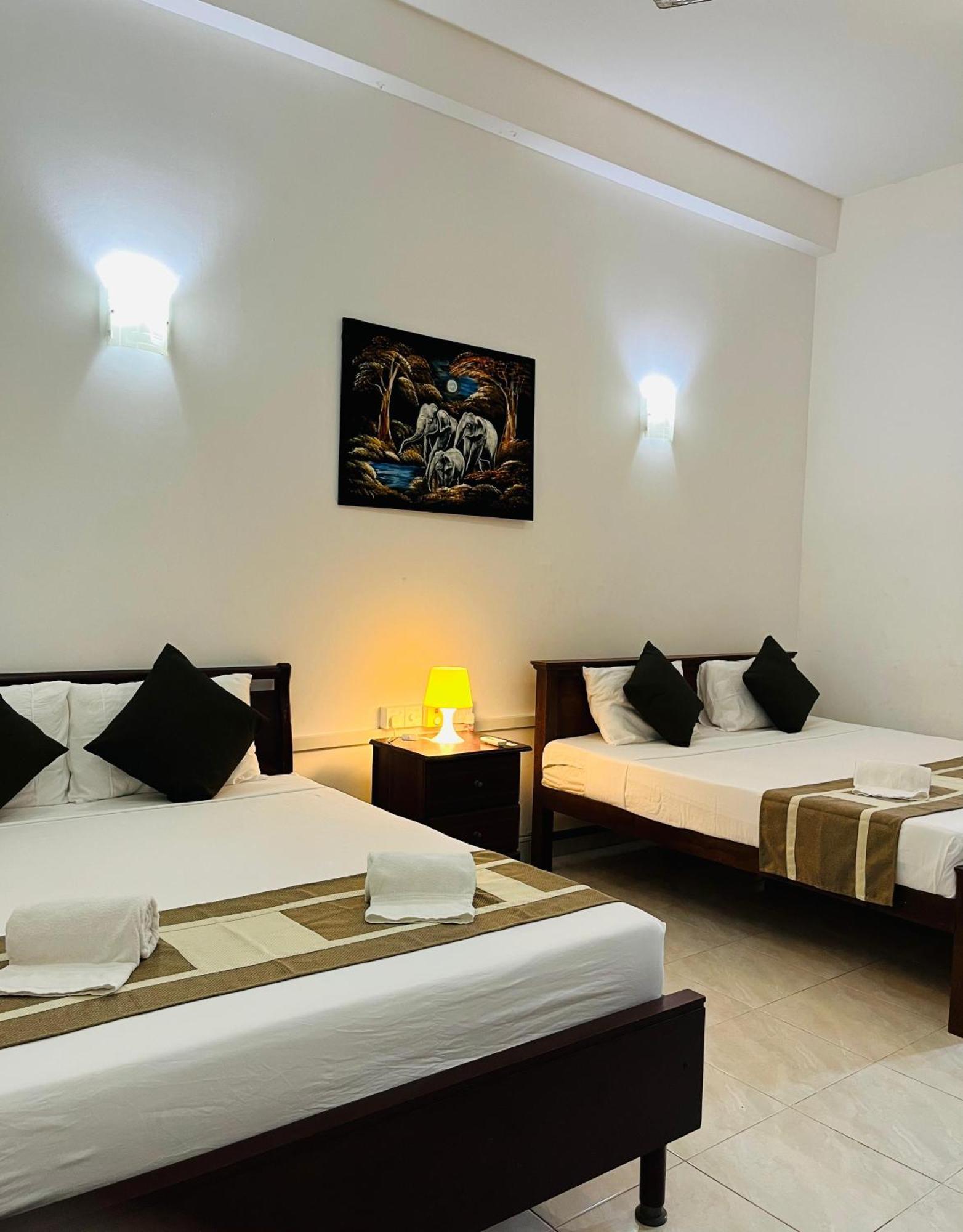 Hotel Blue Bird เนกอมโบ ภายนอก รูปภาพ
