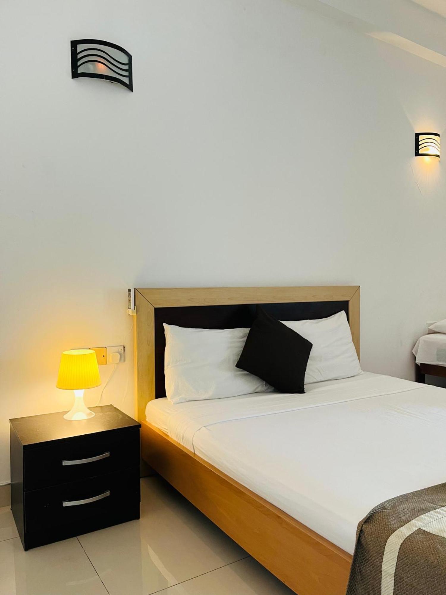 Hotel Blue Bird เนกอมโบ ภายนอก รูปภาพ