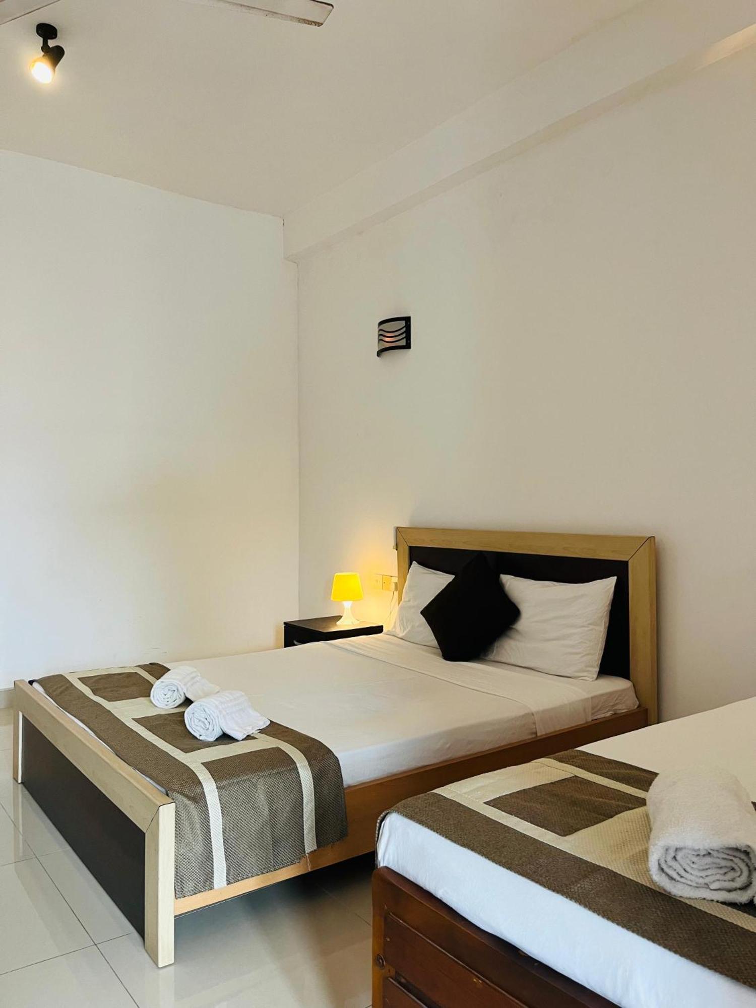 Hotel Blue Bird เนกอมโบ ภายนอก รูปภาพ